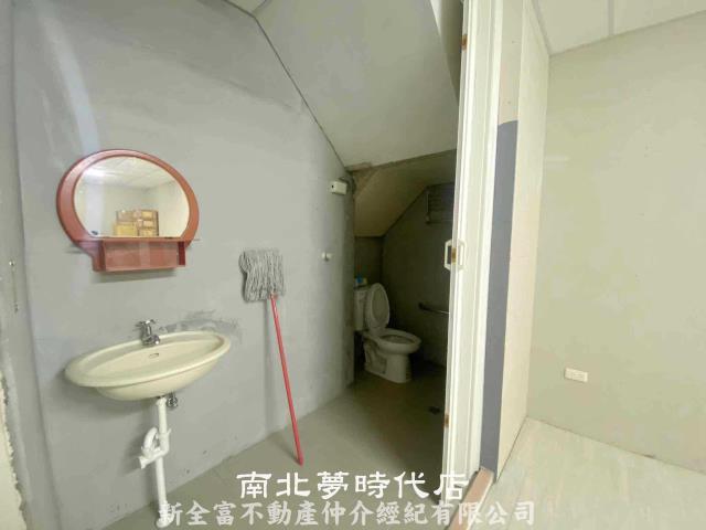 台南中西區透天-11